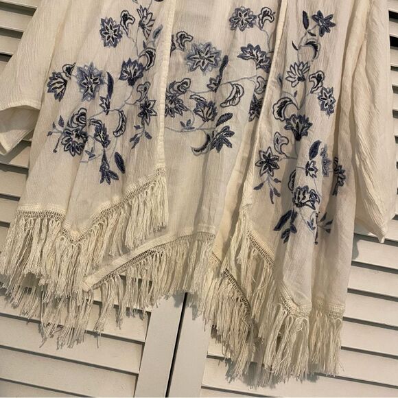 Hollister size small Boho Fringe Blue Floral Gauzy Lightweight Kimono Cardigan - Picture 5 of 8